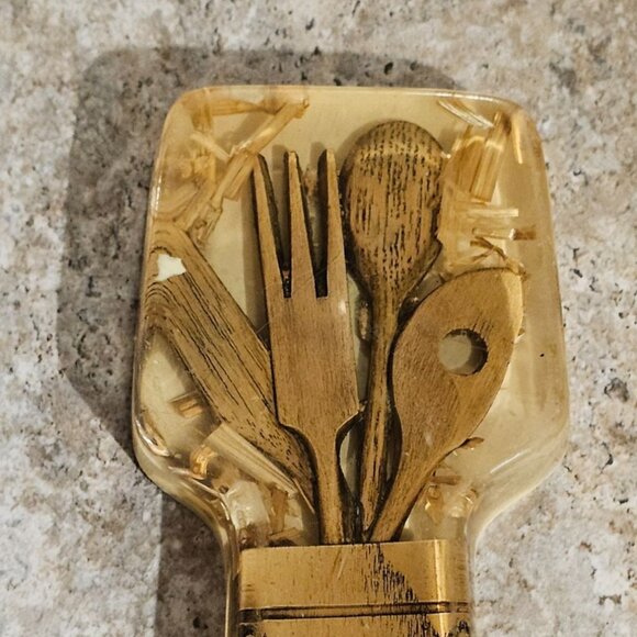Vintage 1970s Acrylic Resin Spoon Rest With Embedded Wooden Spoon Fork  Spatula - Picture 2 of 8